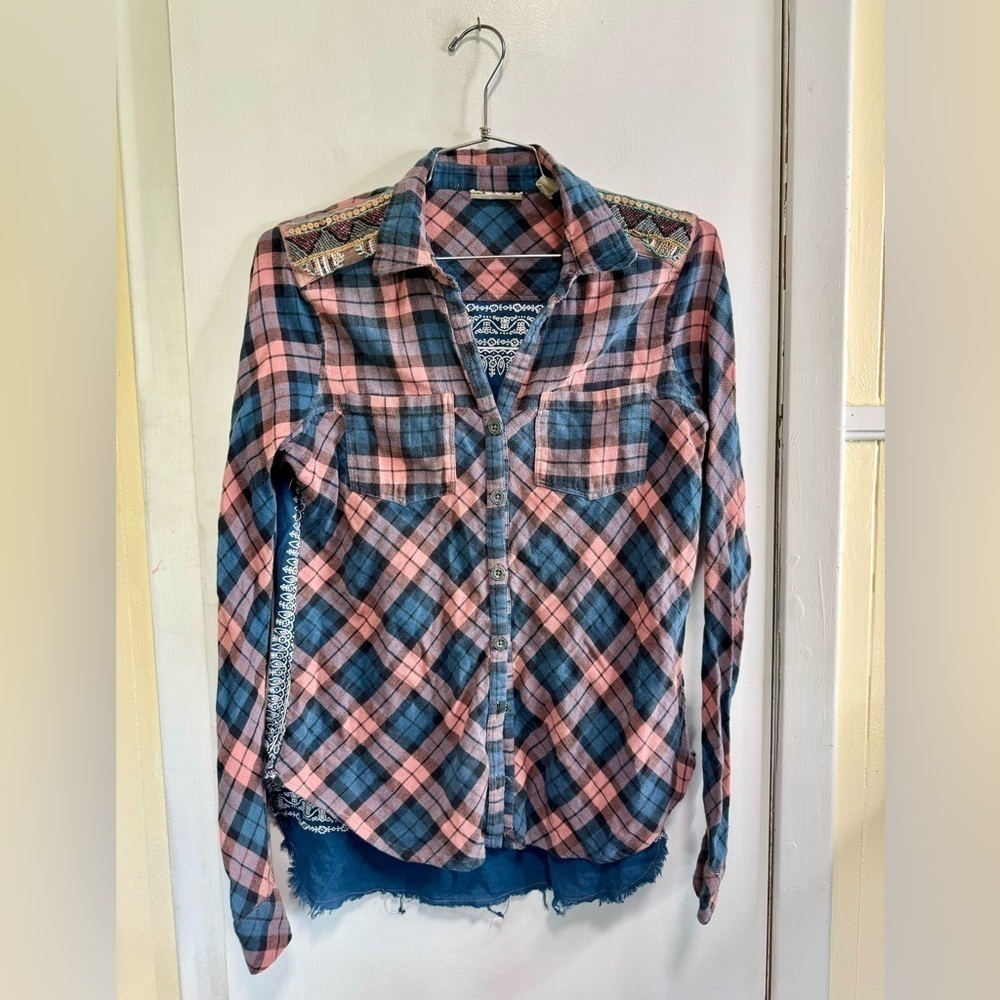 Gimmicks by BKE Women’s Blouse ~ Size M